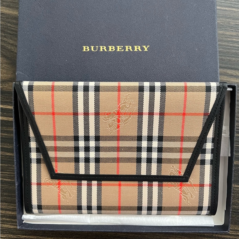 NWT AND BOX Burberry Passport holder!